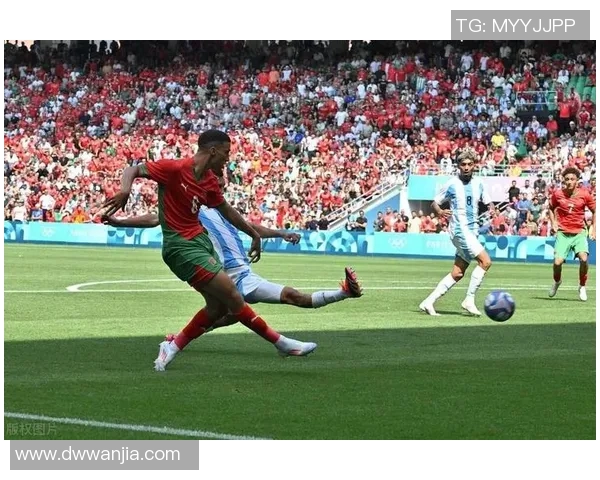 足球明星对决瞬间精彩回顾展现球场风采与激情的完美碰撞